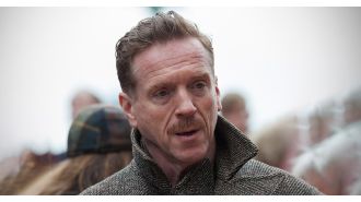 Actor Damian Lewis receives stern talking-to from reporter for suddenly leaving interview.