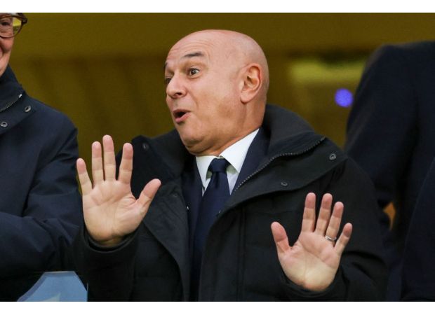 Ex-Tottenham leader criticizes chairman Levy for upsetting players with choices.