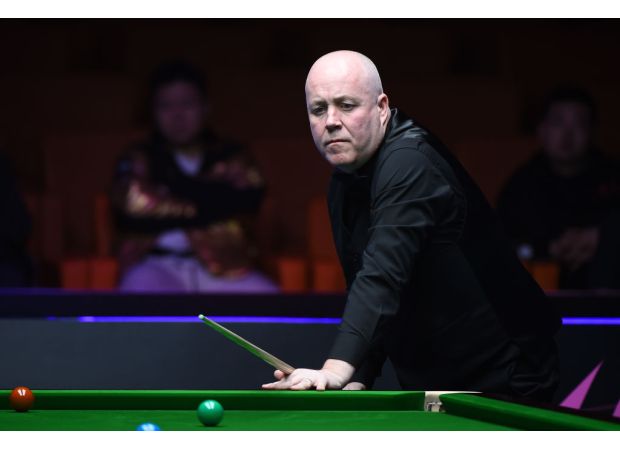 John Higgins was defeated in a tense match against Chris Wakelin and was upset with the referee during the game.