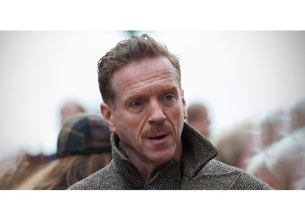 Actor Damian Lewis receives stern talking-to from reporter for suddenly leaving interview.