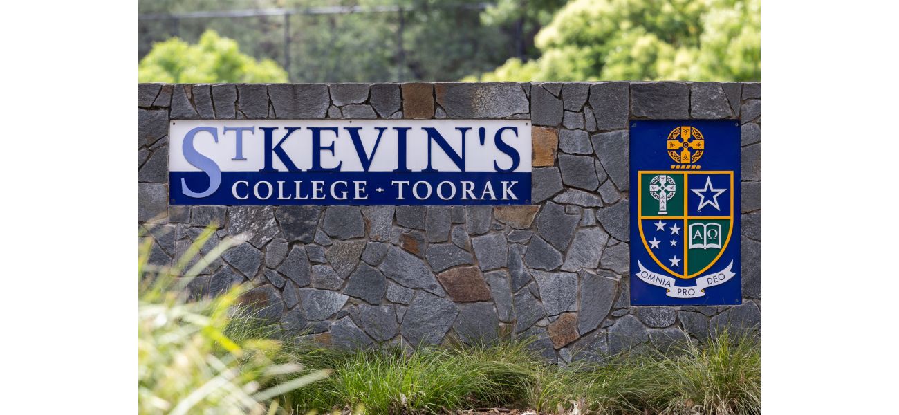 Student hurt at Melbourne private school after falling from balcony