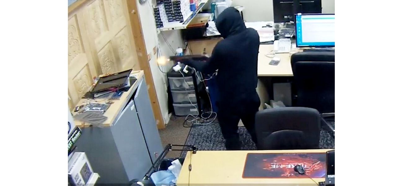 Masked group robs computer store, shoots shotgun at employees.