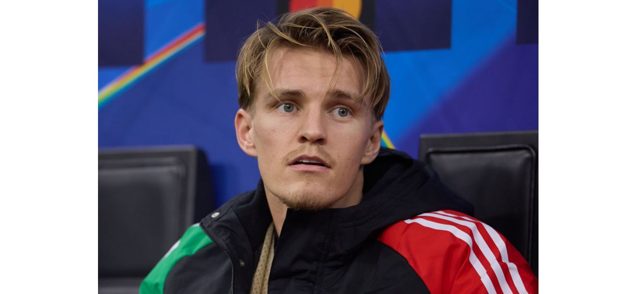 Parlour says Arsenal player is similar to Bergkamp, just before game against Chelsea.