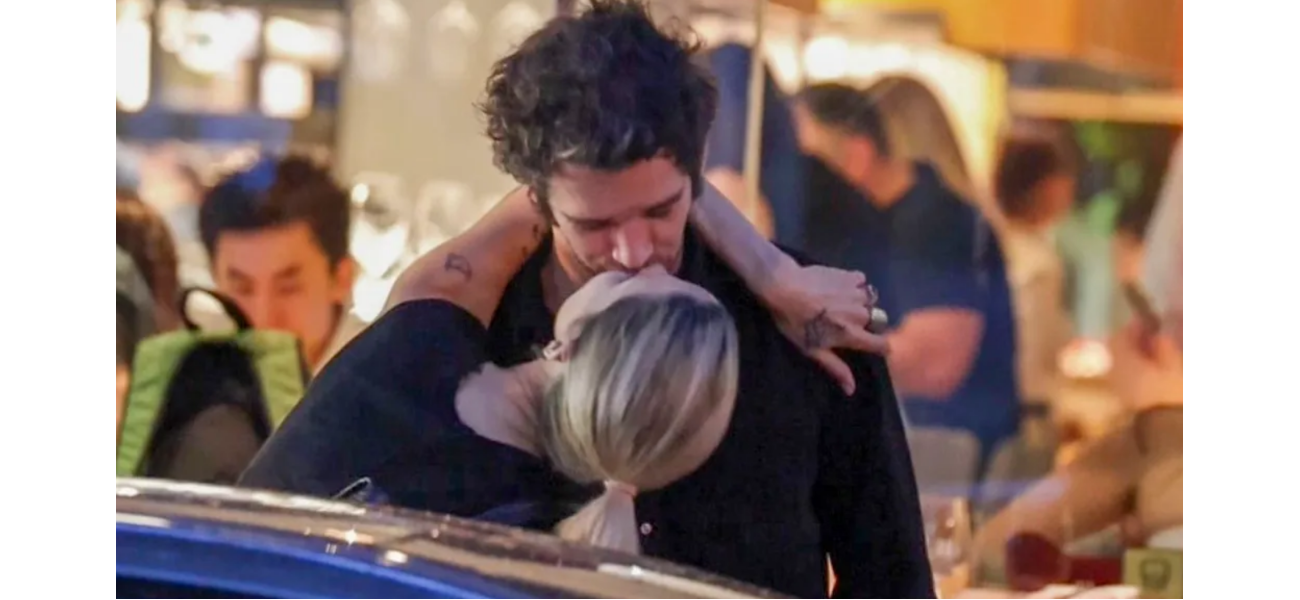 Matty Healy and his fiancée show off their love with a passionate kiss in public in Sydney.