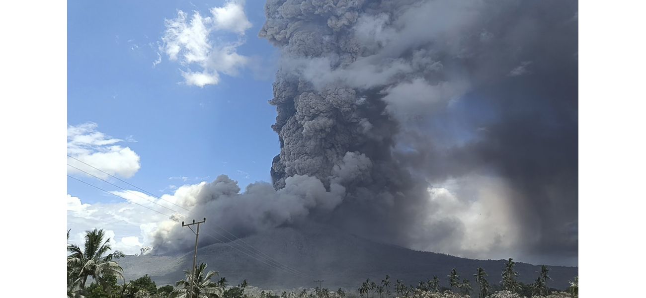 Volcano in Indonesia continuously releases large, hot clouds.
