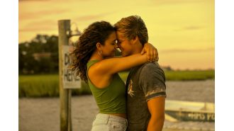 Some fans think that a hug on a popular Netflix show was done by a stunt double, sparking rumors of a feud.