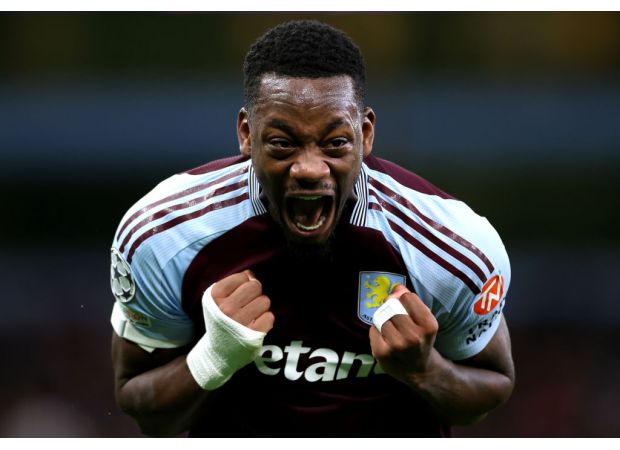 Arsenal offers large sum of money to acquire striker from competing Premier League team.