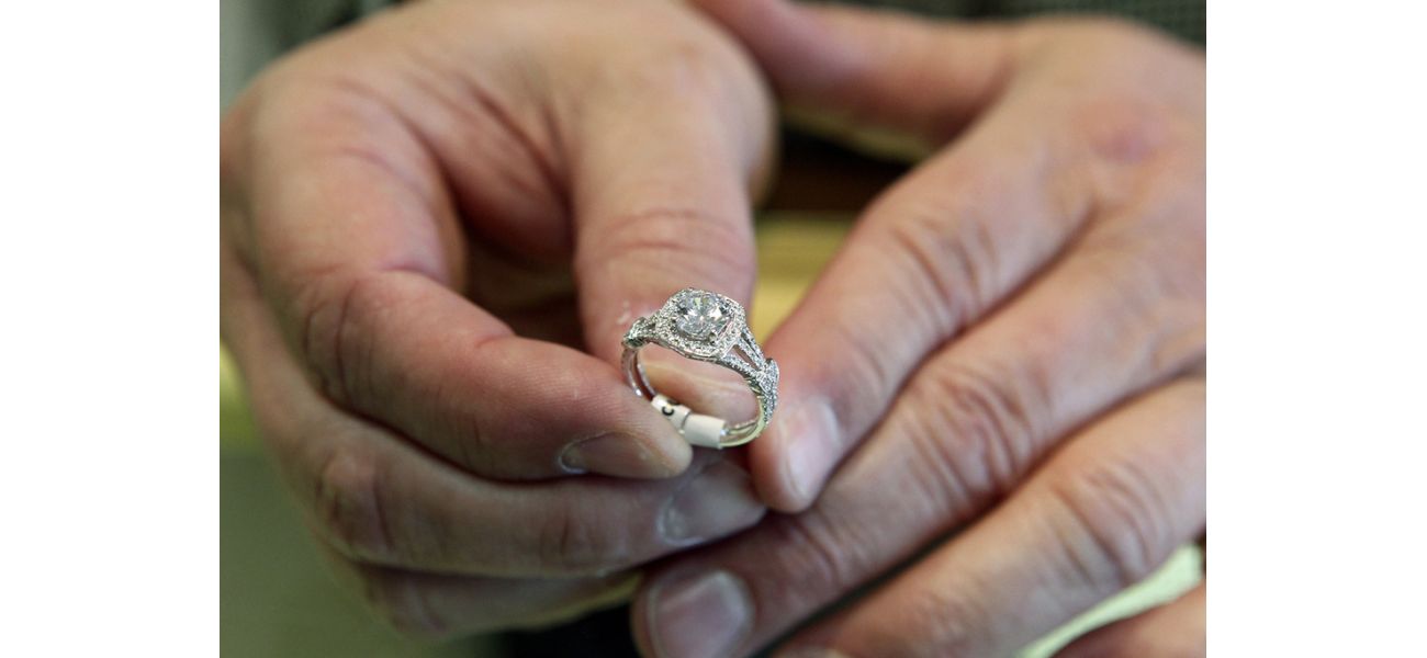 Court rules that a $100,000 ring must be returned due to a cancelled wedding in the US.