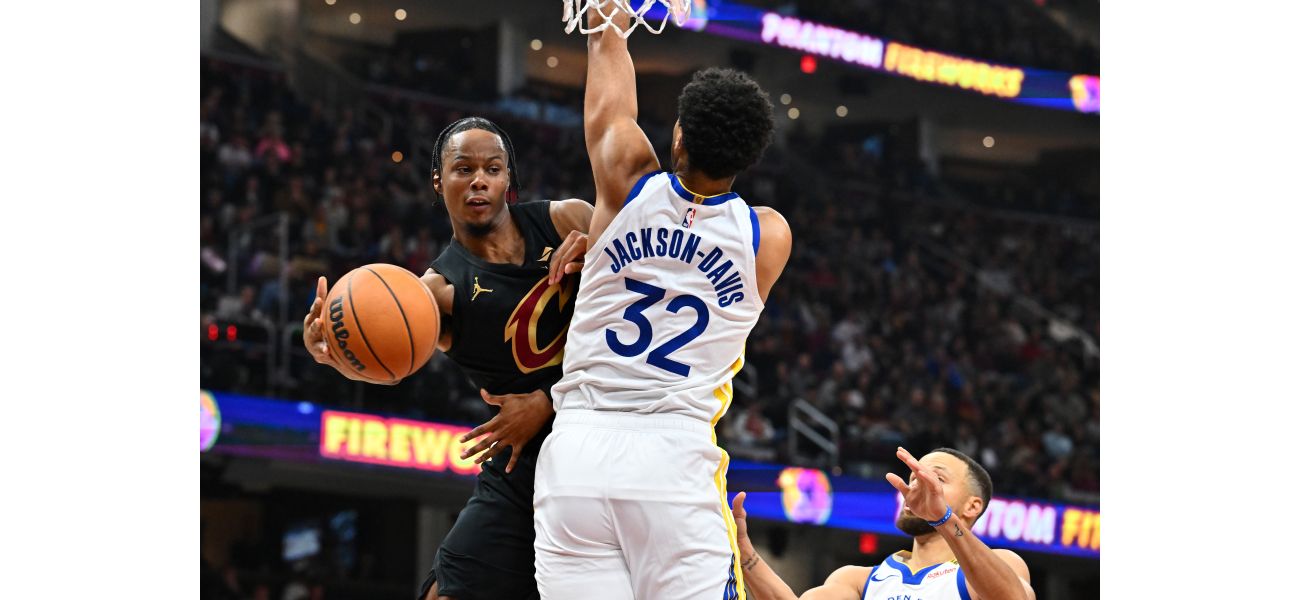 Cavaliers defeat Warriors, ending their winning streak.
