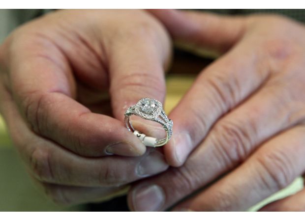 Court rules that a $100,000 ring must be returned due to a cancelled wedding in the US.