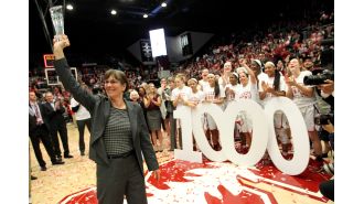 Stanford will name their basketball court after coaching legend VanDerveer to honor her legacy at Maples Pavilion.