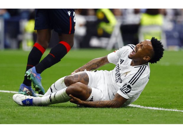 Real Madrid player Eder Militao injured during game against Osasuna.