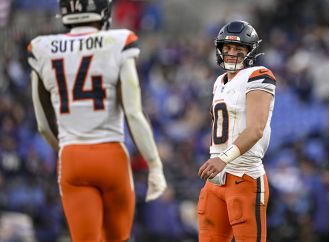 Get real-time updates and highlights from the exciting NFL Week 10 match between the Broncos and Chiefs.