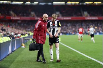 Injury update on Anthony Gordon after he is forced to leave the match against Nottingham Forest due to a limp, both for Newcastle and England.