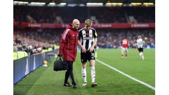 Injury update on Anthony Gordon after he is forced to leave the match against Nottingham Forest due to a limp, both for Newcastle and England.