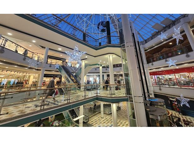 People in London are angry because a popular spot from the 90s will be destroyed.