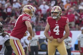 49ers teammates Jake Moody and Deebo Samuel discuss their heated disagreement on the sidelines.