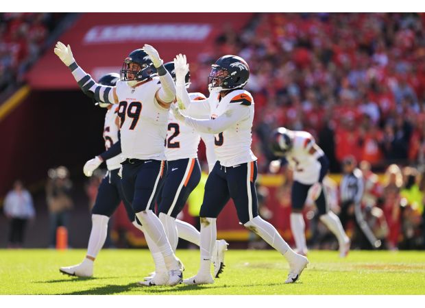 Broncos' defense falls short against Chiefs despite strong effort from Patrick Mahomes.