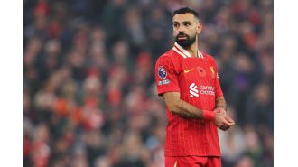 Robert Pires criticizes Ballon d'Or for not recognizing Premier League's top performer.