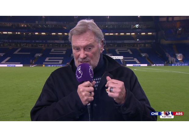 Glenn Hoddle shares Chelsea bench's response to Noni Madueke's incident during match against Arsenal.