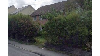 The man living next door to the deceased, who had been in his apartment for several months, was unaware of his appearance.