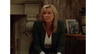 Kim is attacked by a mysterious person in Emmerdale and discovers their identity.