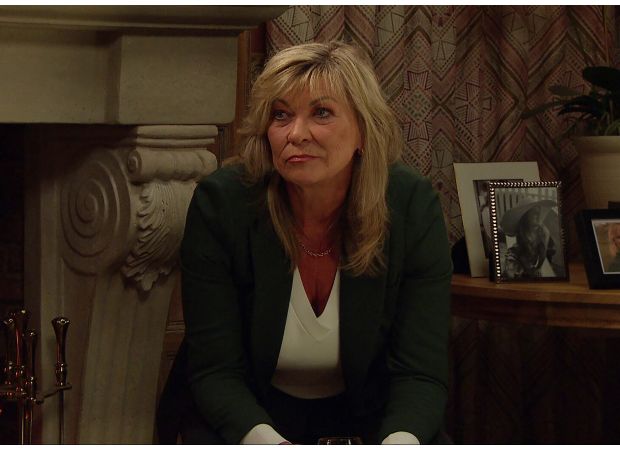 Kim is attacked by a mysterious person in Emmerdale and discovers their identity.