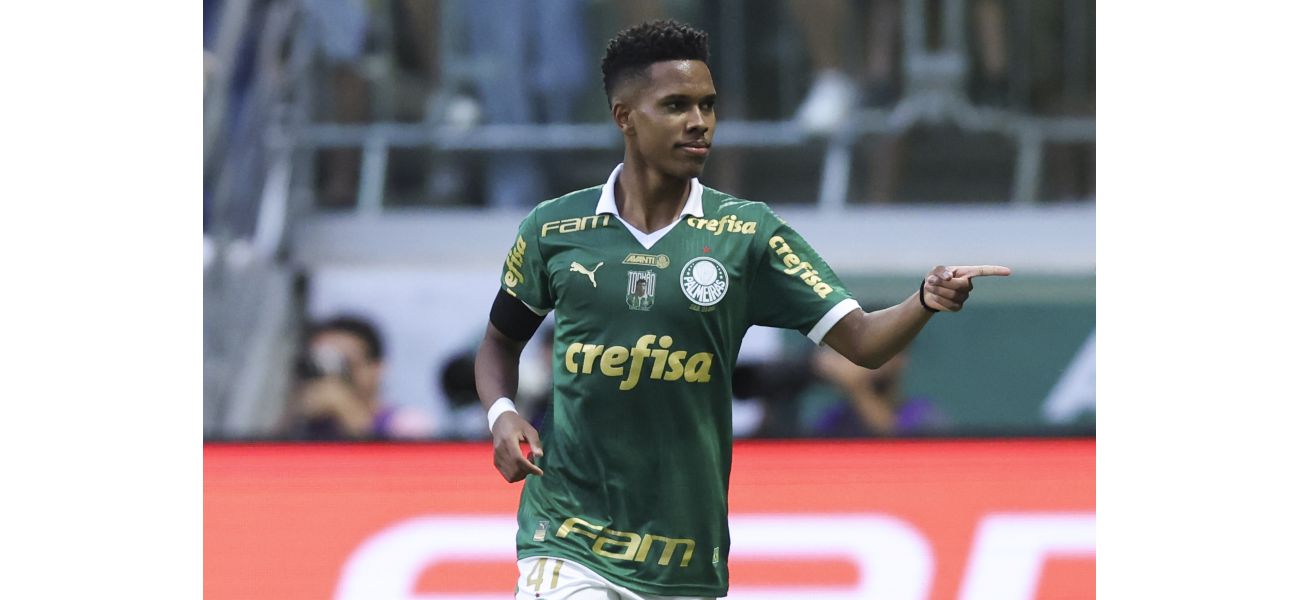 Estevao aims to surpass former Chelsea player's record upon joining team.
