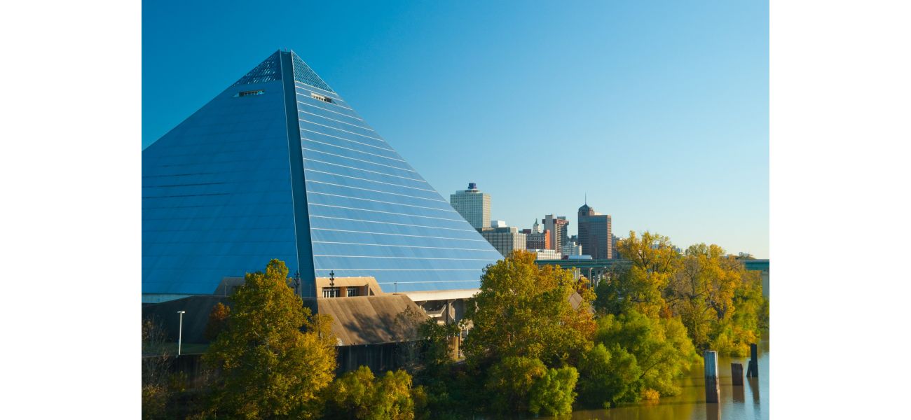 Mysterious 300ft pyramid towers over American city.
