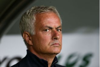Mourinho advised to exit Turkish soccer by former Galatasaray star.