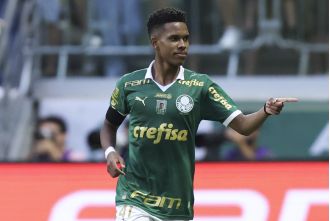 Estevao aims to surpass former Chelsea player's record upon joining team.