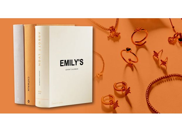 Customers are eagerly purchasing a popular jewelry advent calendar, raving about how much they love every item included.