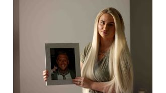 A woman had to guide a lost ambulance to her dying husband while she was pregnant.