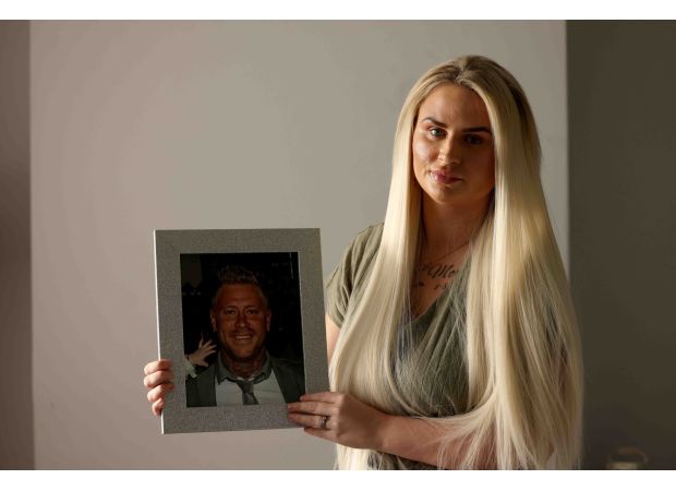 A woman had to guide a lost ambulance to her dying husband while she was pregnant.