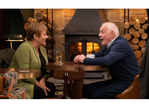 Two iconic Emmerdale stars who were married in real life will reunite for a Christmas wedding.