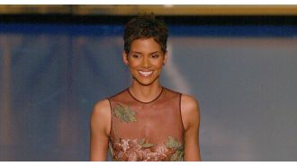 Actress still looks young 22 years after winning Oscar.