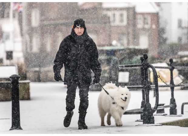 Parts of UK could experience snow as Met Office warns with yellow weather alerts.