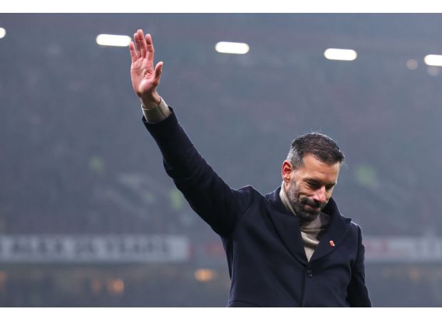 Ruud van Nistelrooy speaks out about leaving Man Utd and rumors of joining a surprising club.