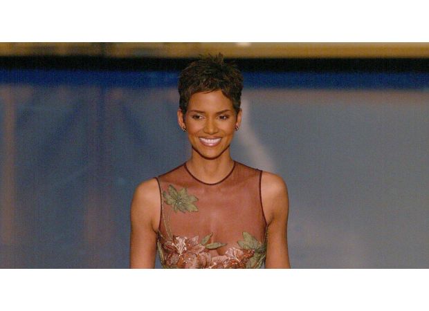 Actress still looks young 22 years after winning Oscar.