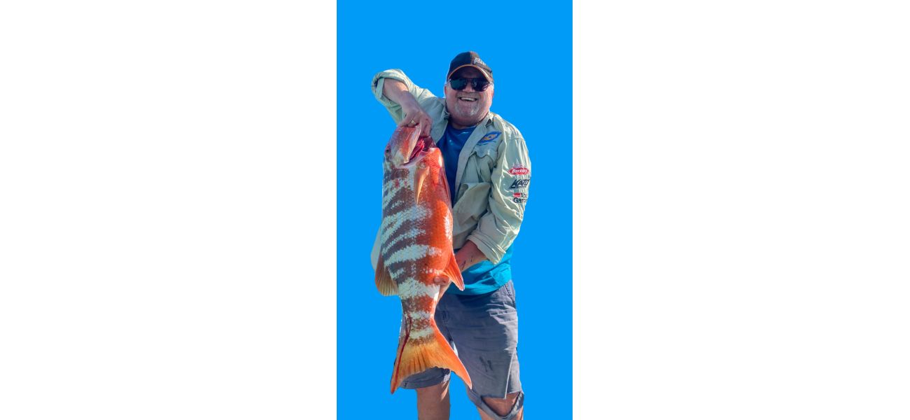 Fisherman catches a massive 11kg, 95cm fish while on a trip with his friends.