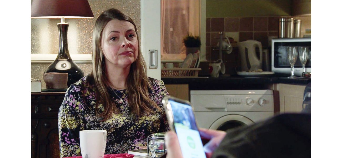 Tracy from Coronation Street confronts a new enemy and makes a strong warning.