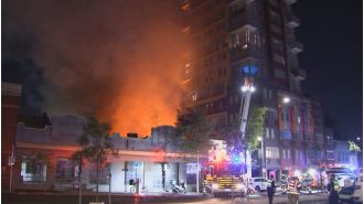 100+ people forced to flee as fire destroys empty factory.