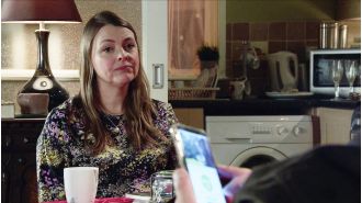 Tracy from Coronation Street confronts a new enemy and makes a strong warning.