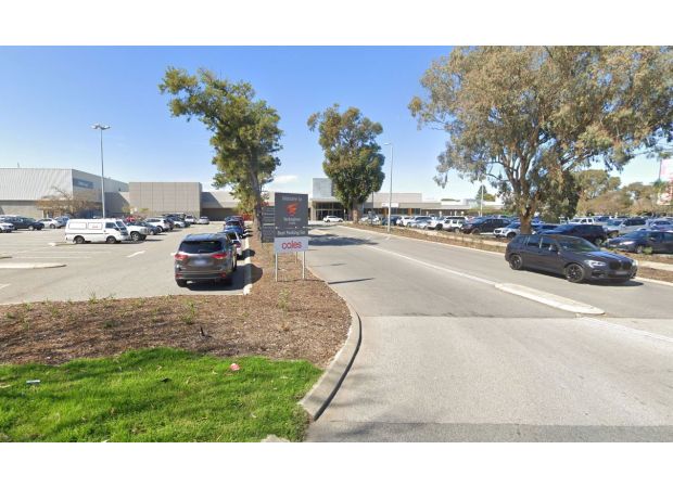 Mom and infant accused of axe threat at mall.