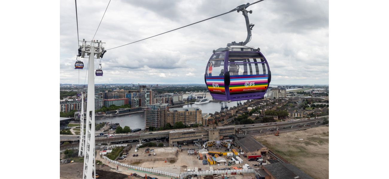 Expensive London cable car has surprisingly few riders during busy times.