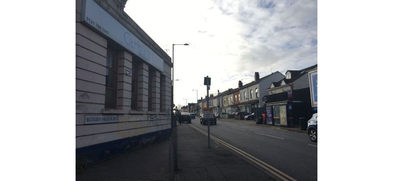A teenager was attacked by people trying to steal his phone while he was on a bus ride.