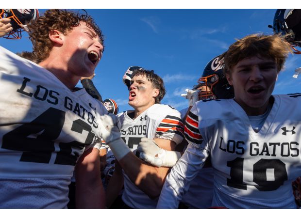 Los Gatos defeats Serra, ending their unbeaten streak since 2018 and bringing back memories of 2014.