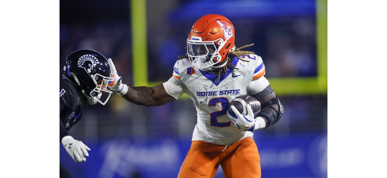 Top teams in the West: Oregon and Boise State lead, while the Cougars (both of them) fall after losing.