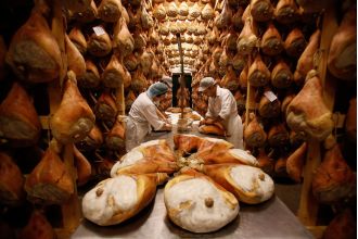 A delicious ham is in danger.