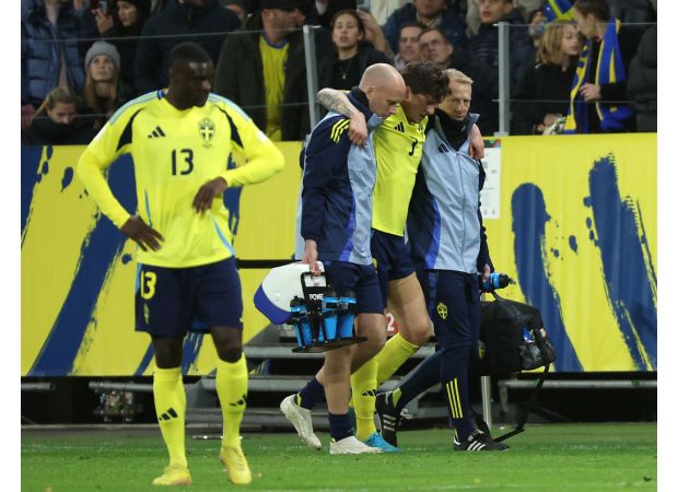 An injury to a Manchester United defender during international duty causes problems for Ruben Amorim.